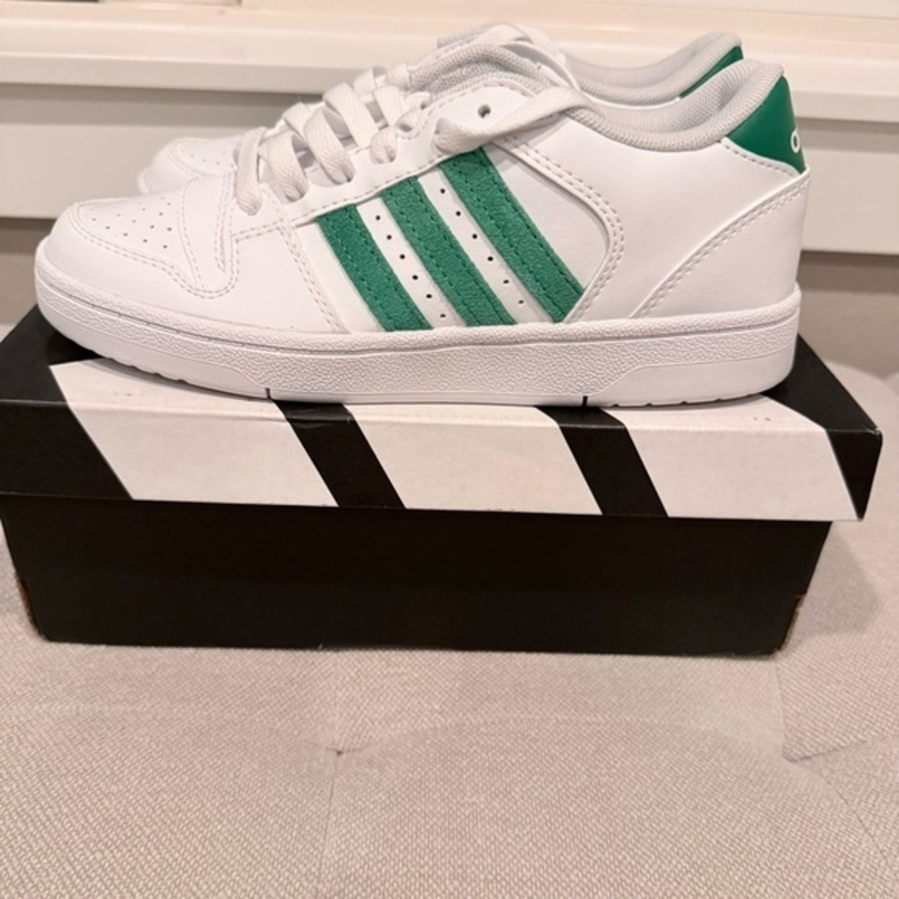 NWB Adidas Break Start J boys size 5 basketball shoes